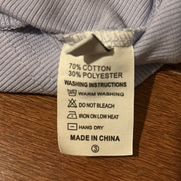 ***SOLD***Cute light blue crop top - Picture 3 of 4